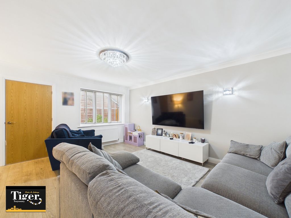 Property photo 2 of 25