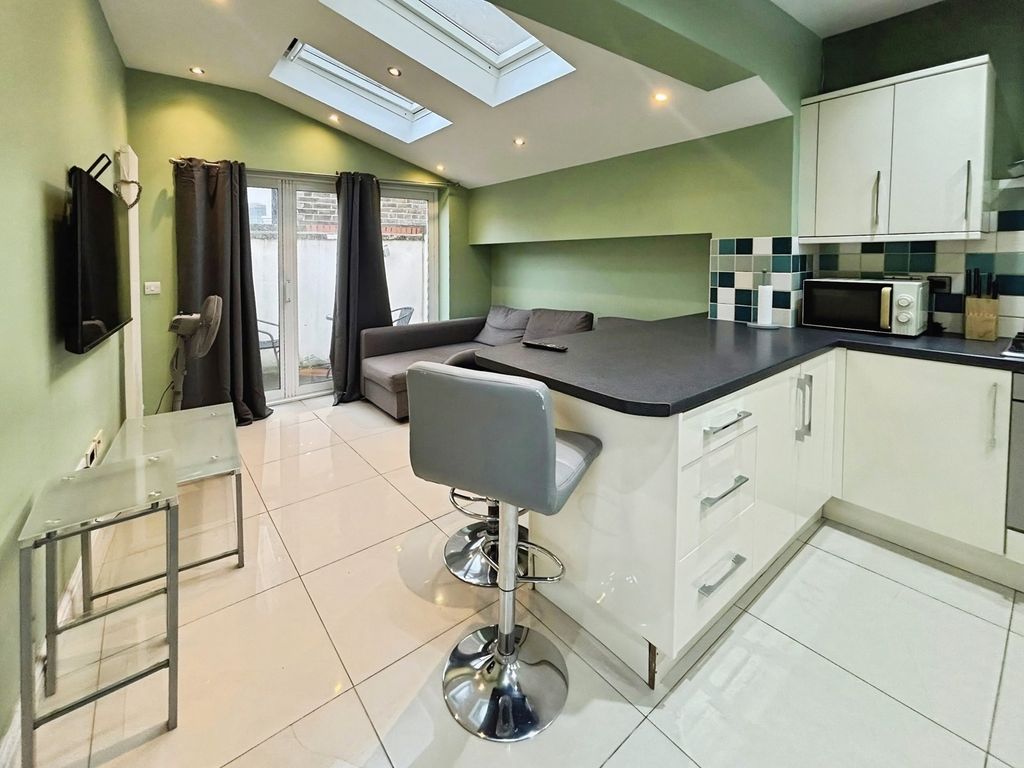 Property photo 1 of 8 Kitchen