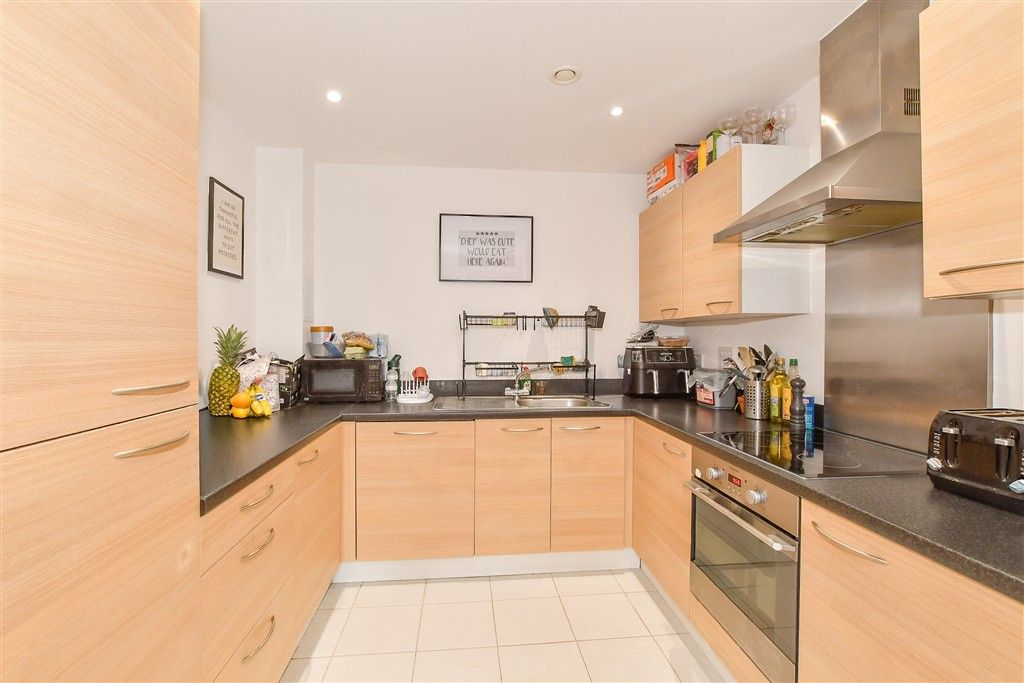 Property photo 3 of 11 Kitchen