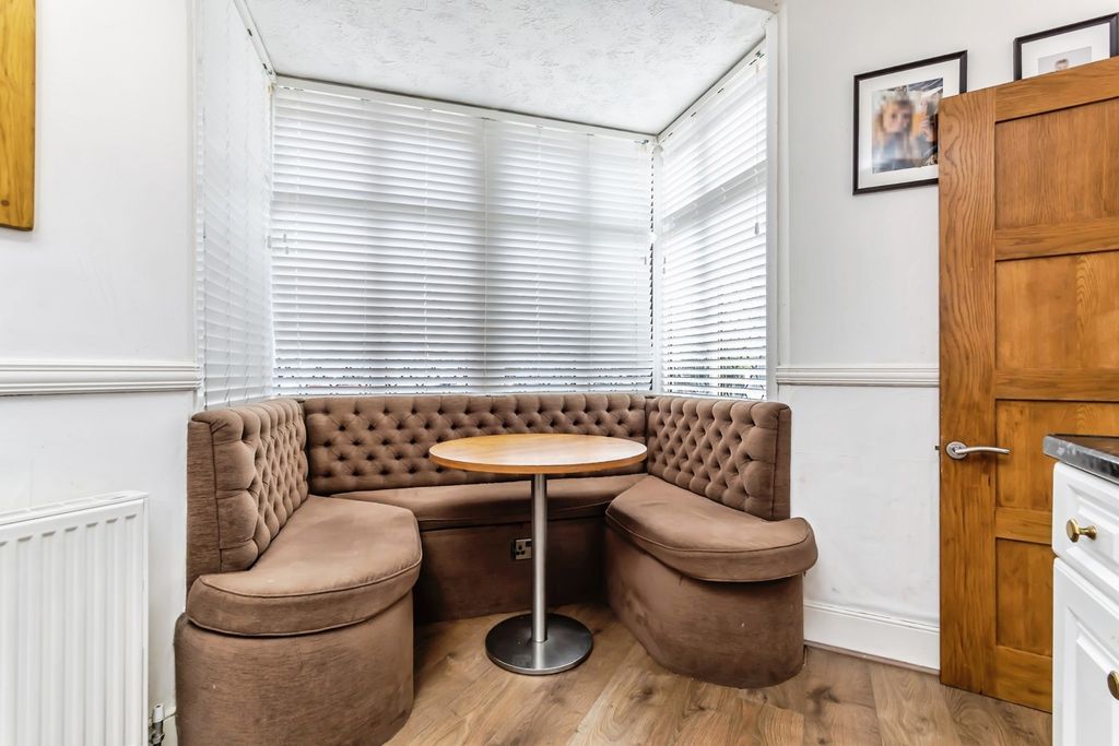 Property photo 3 of 20 Pbox-Img.Jpg