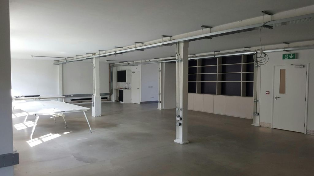 Property photo 3 of 6 E0 Office Int2.Jpg