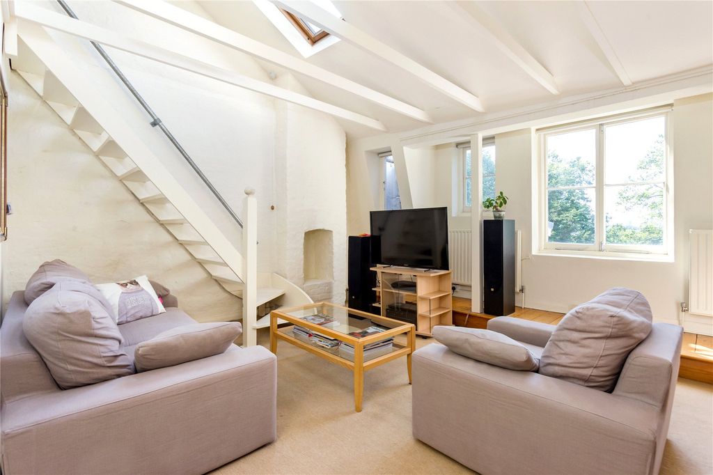 Property photo 2 of 17 Picture No. 01