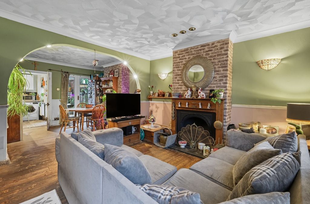 Property photo 2 of 14