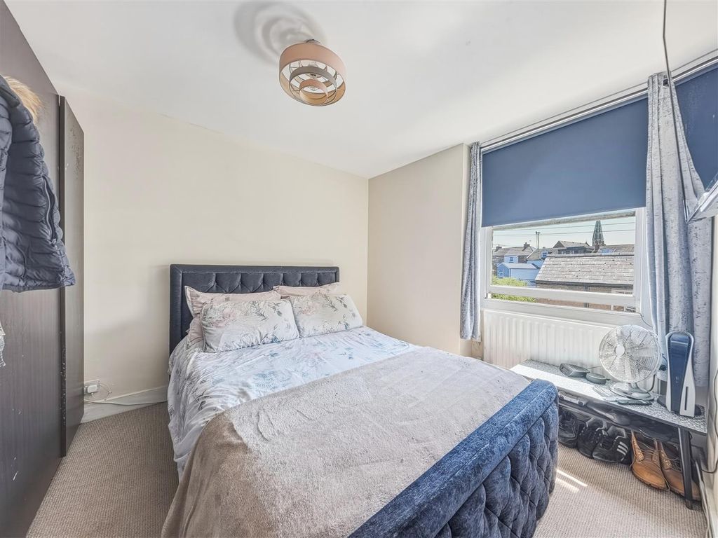 Property photo 3 of 24 Flat 3. 83 Central Parade (12).Jpg