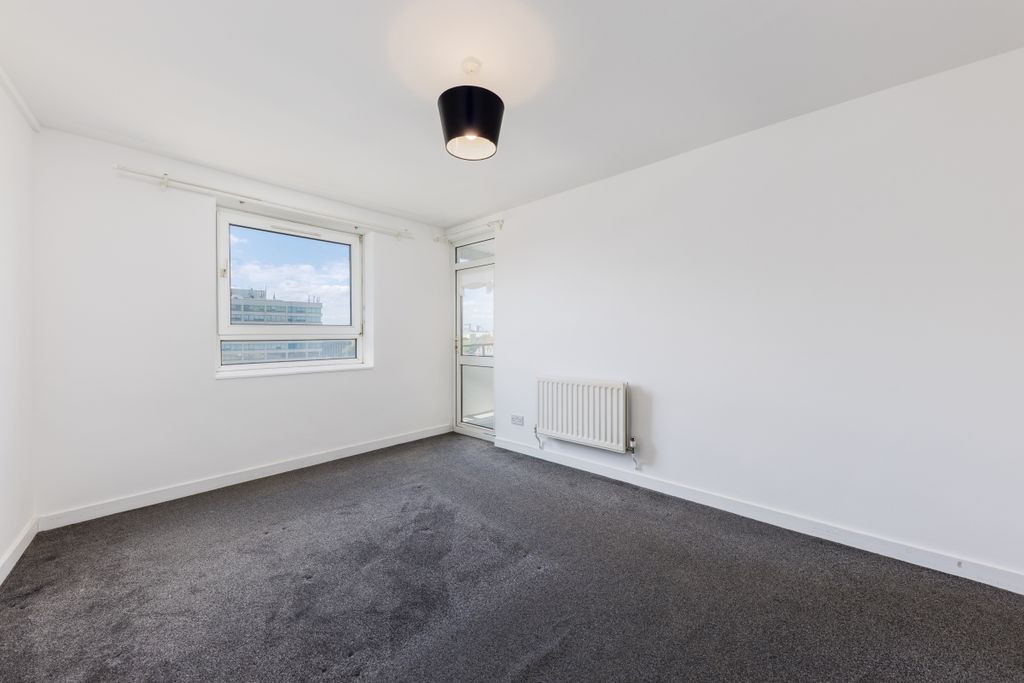 Property photo 3 of 10 Stangate F50 (02 ...