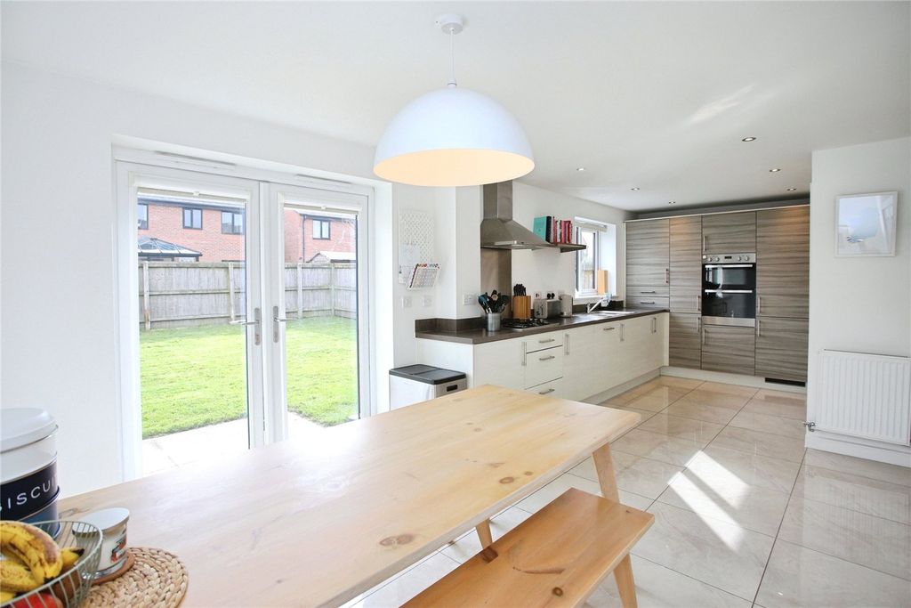 Property photo 3 of 34 Picture No. 23