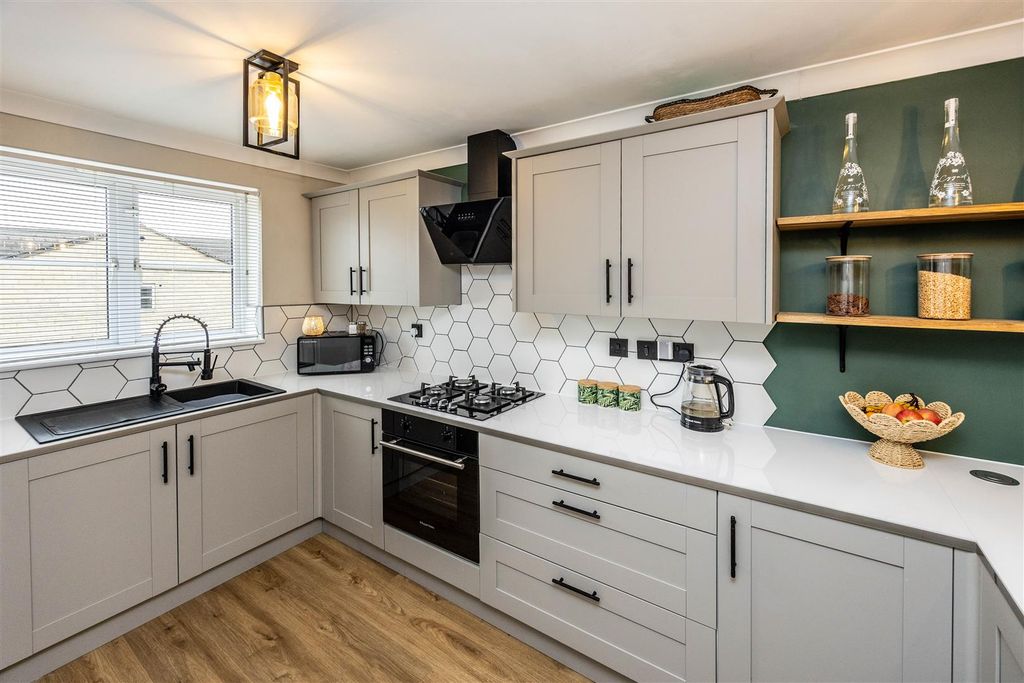 Property photo 3 of 29 20Ycqueens-250625-13.Jpg