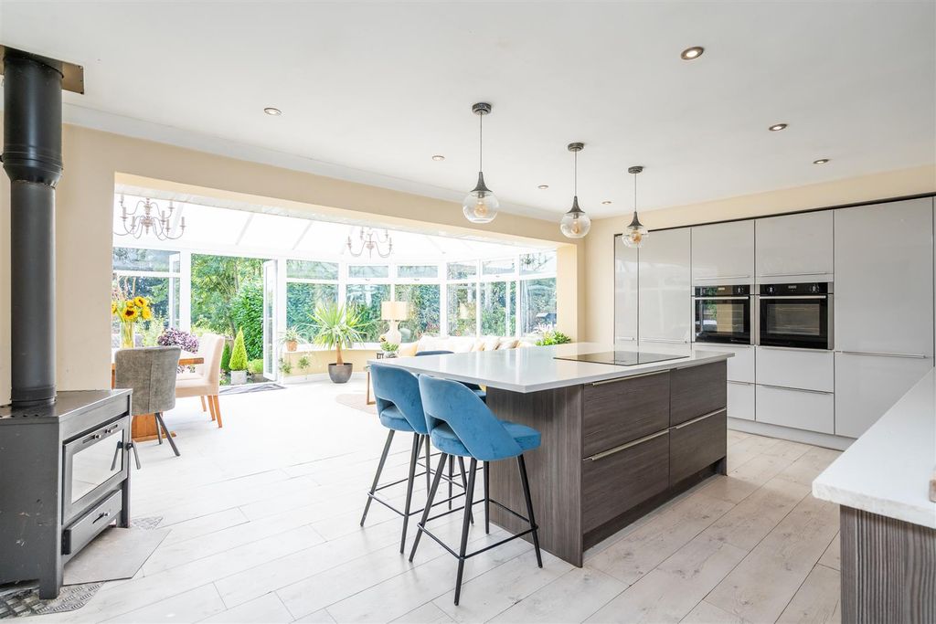 Property photo 3 of 27 Pennwood Lodge_20.Jpg
