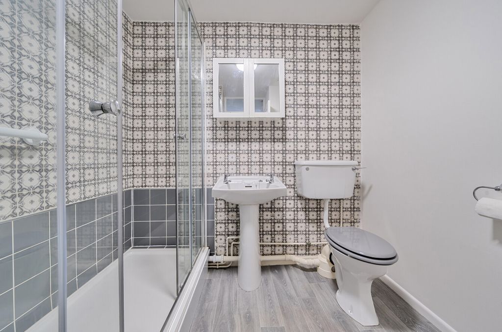 Property photo 3 of 21 1363353-17-68E53d...