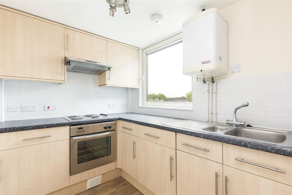 Property photo 2 of 6 Lettings Fulham Farm Close  - Kitchen.Jpg