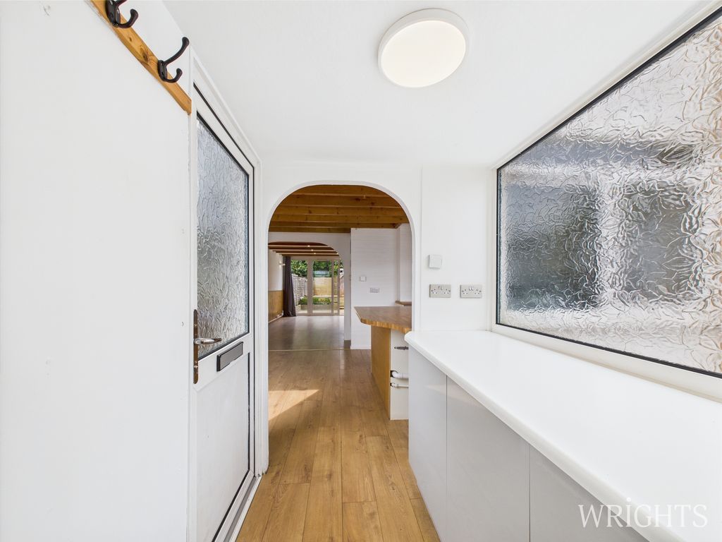 Property photo 2 of 16 Cam02796G0-Pr0415-Still004