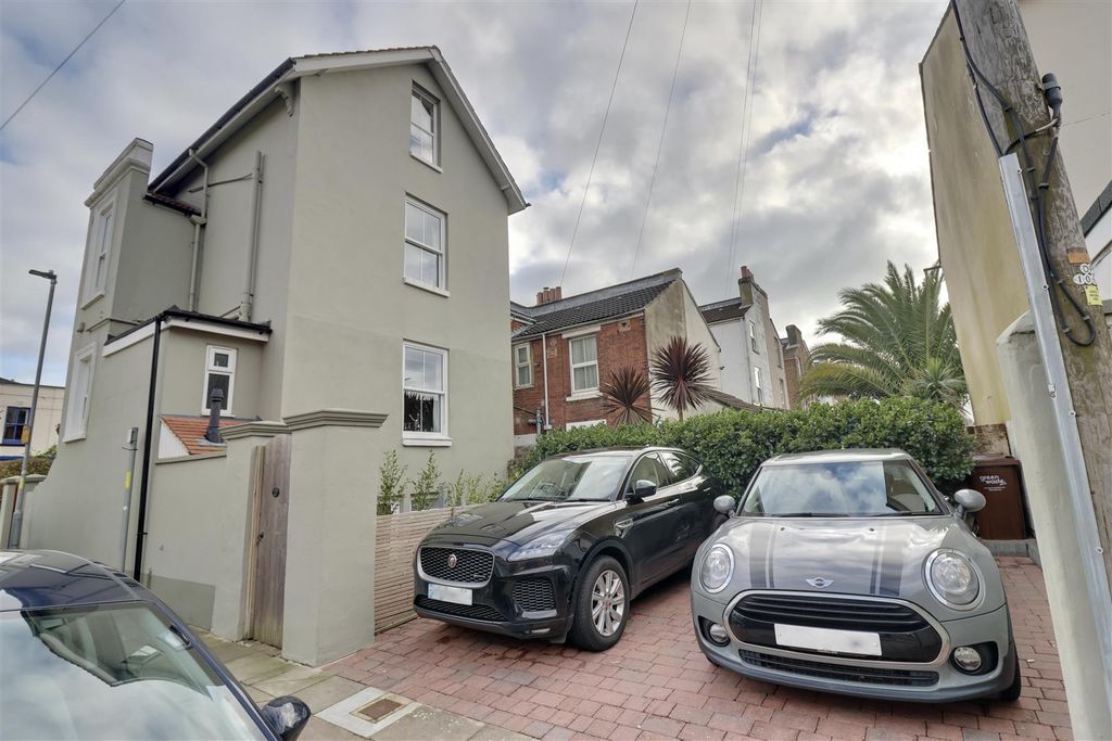 Property photo 1 of 22 A2500097-0276-4908-B211-7F99E7825E35_1_201_A.Jpeg