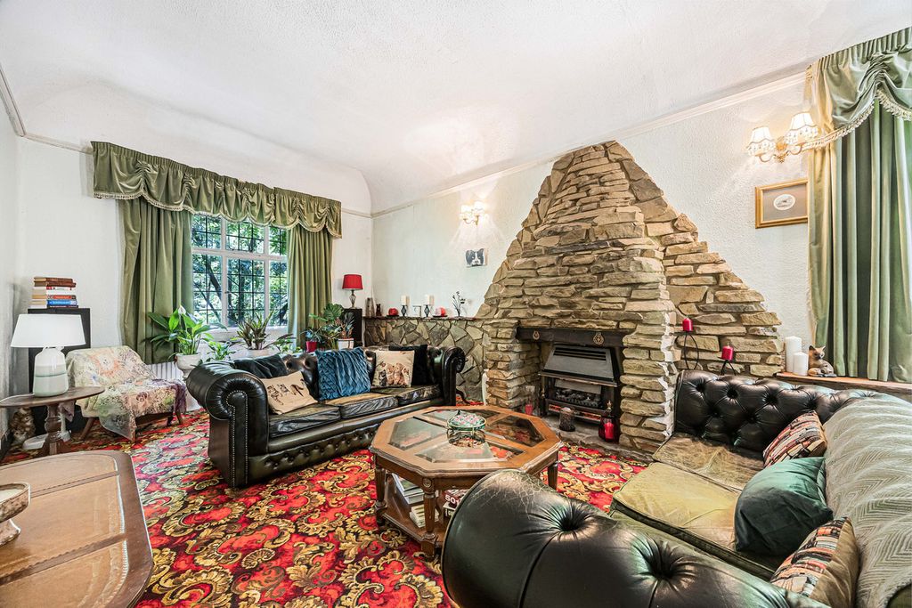 Property photo 2 of 23