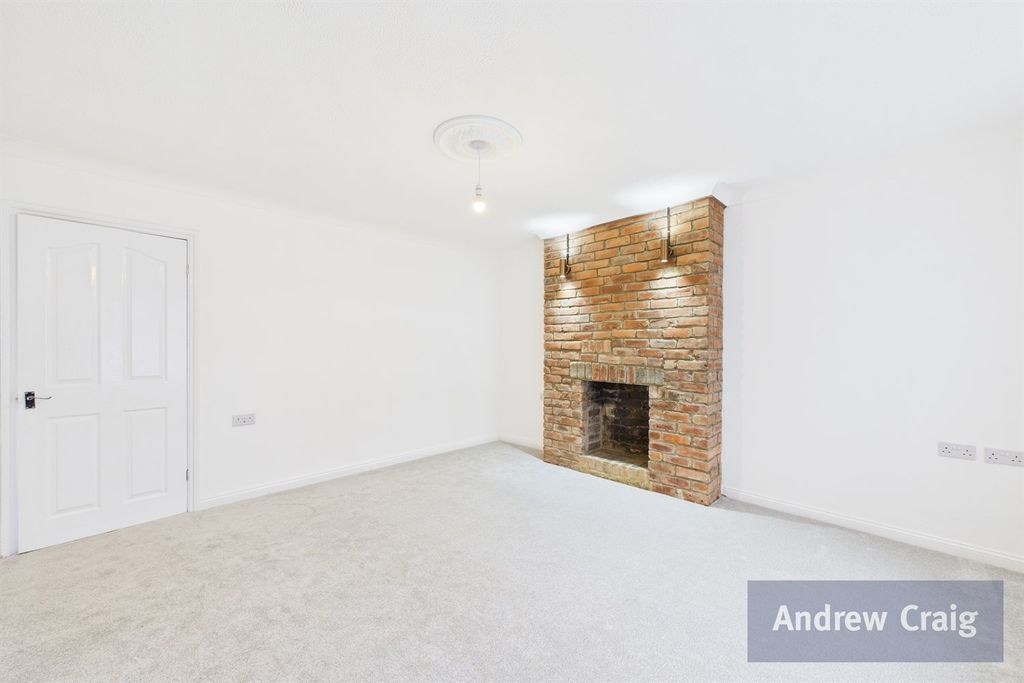 Property photo 2 of 12 Lounge