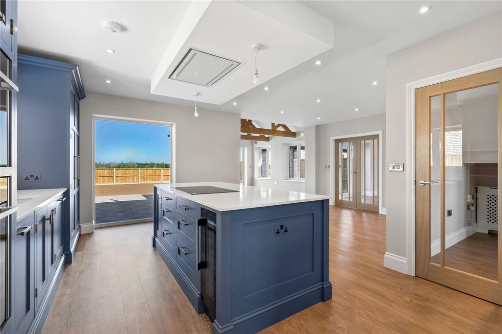 Property photo 2 of 23 Kitchen/Dining Room