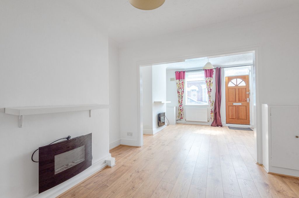 Property photo 2 of 11 1317546-7-68638Ba...