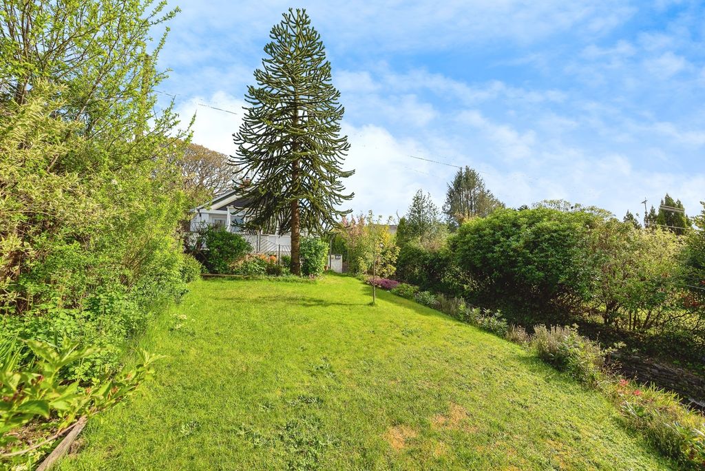 Property photo 2 of 17 Photo