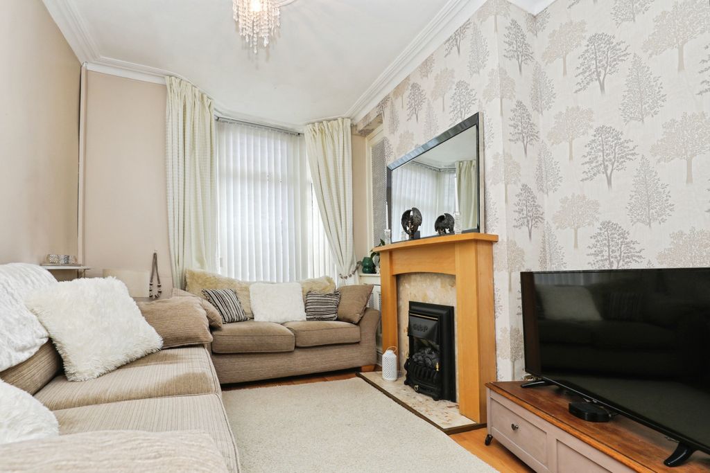 Property photo 2 of 15 Lounge