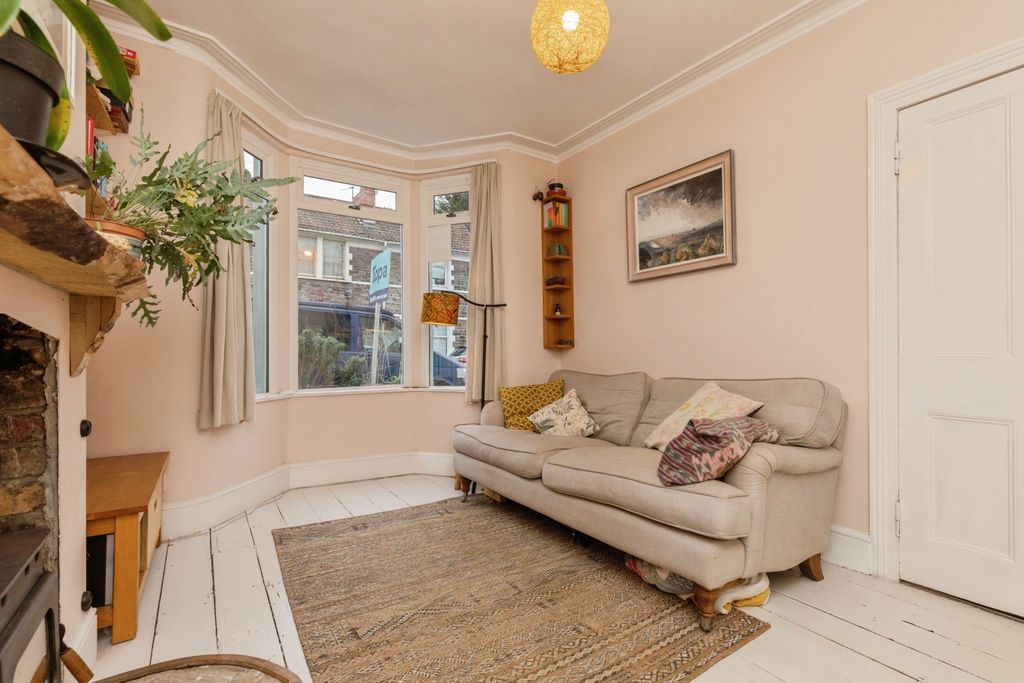 Property photo 3 of 20 Living Room