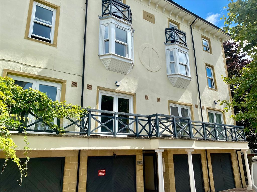 Property photo 1 of 36 Picture No. 77