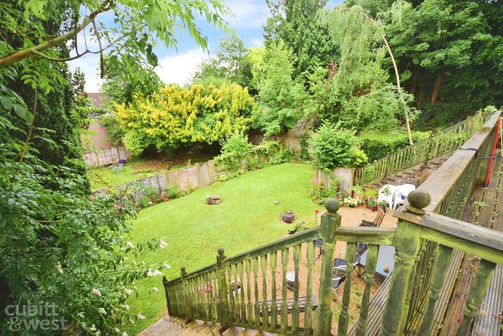 Property photo 3 of 11 949Fd302-14