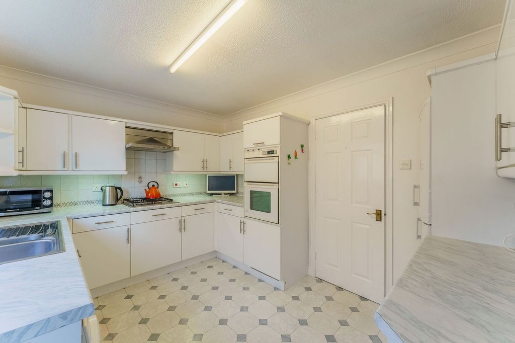 Property photo 2 of 21