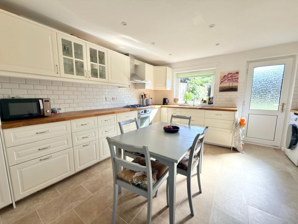 Property photo 2 of 13 Kitchen