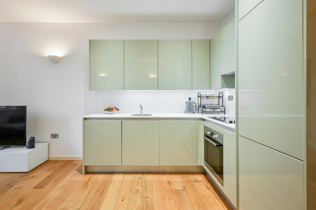 Property photo 2 of 14 Rosebery House,  (2).Jpg