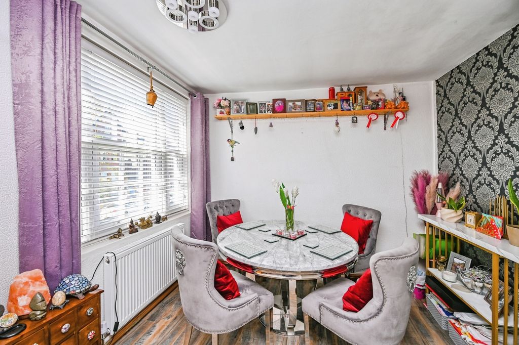 Property photo 3 of 23 Pbox-Img.Jpg
