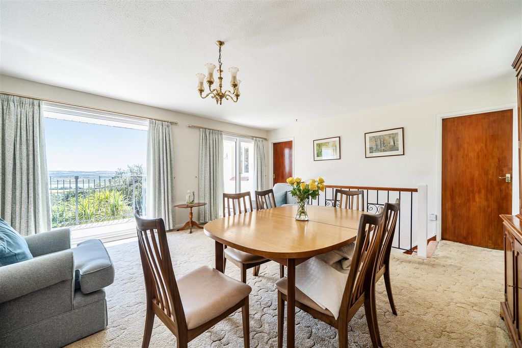 Property photo 3 of 28 Dining Room