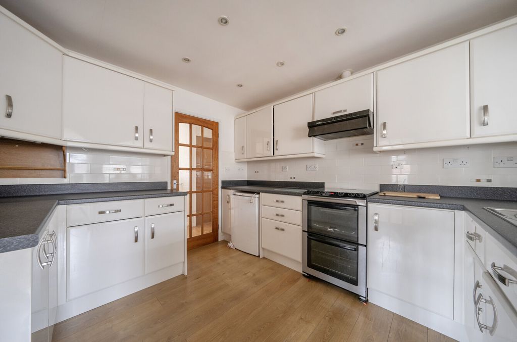 Property photo 3 of 21 1449776-3-69F1093...