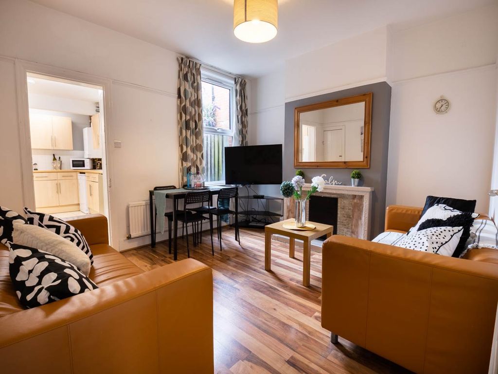 Property photo 1 of 16 40_St_Martins_Road_Canterbury_Accommodation-5