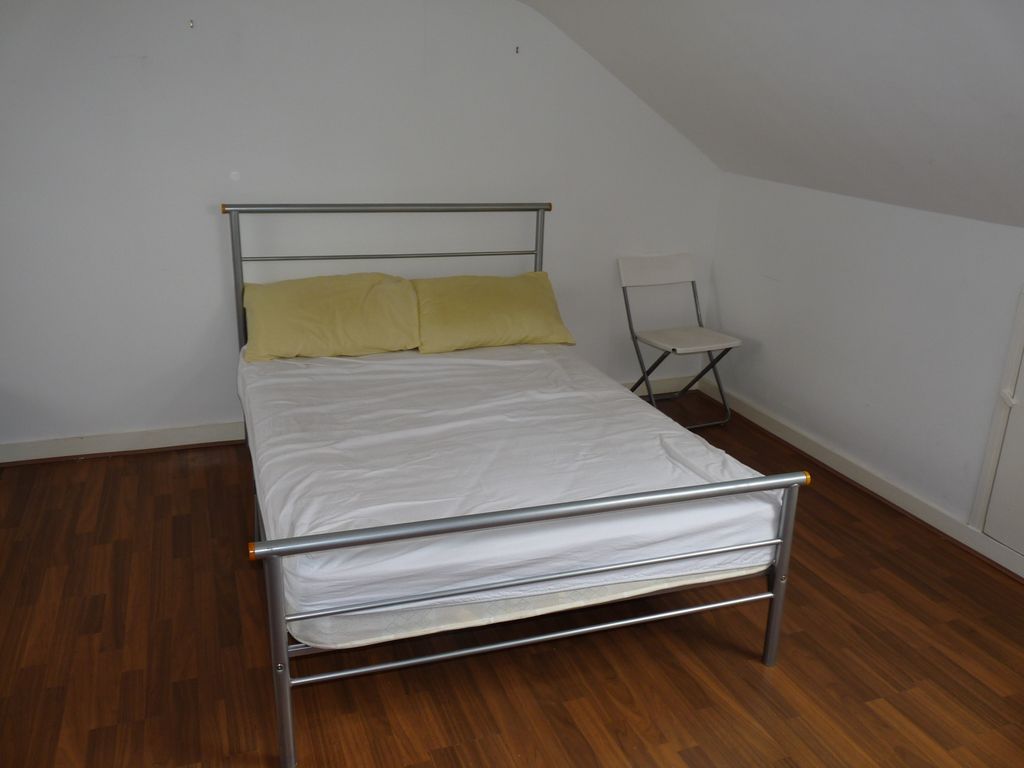 Property photo 3 of 4 Bedroom Area