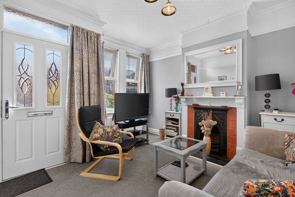 Property photo 2 of 17