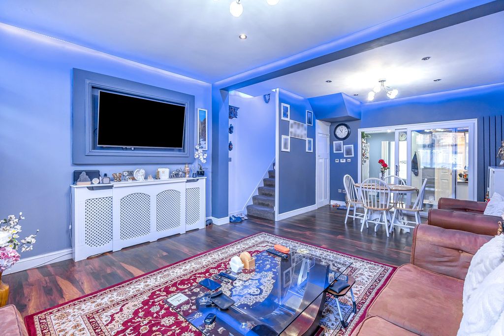 Property photo 3 of 11