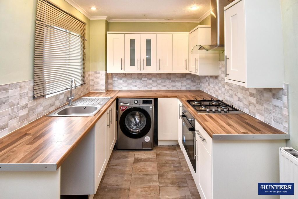 Property photo 2 of 12 Kitchen