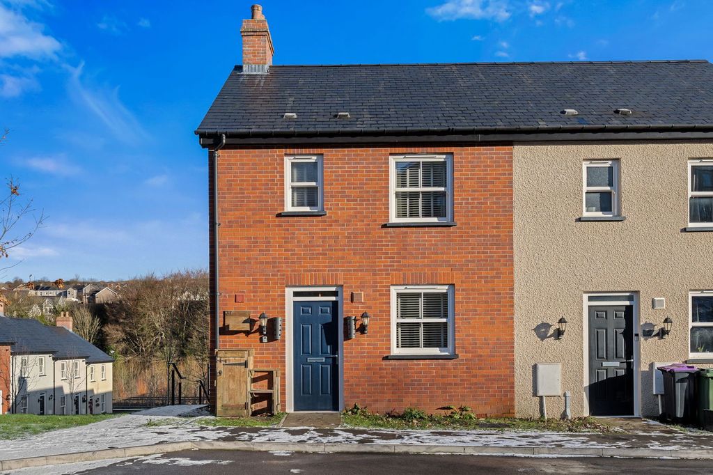 Property photo 2 of 27