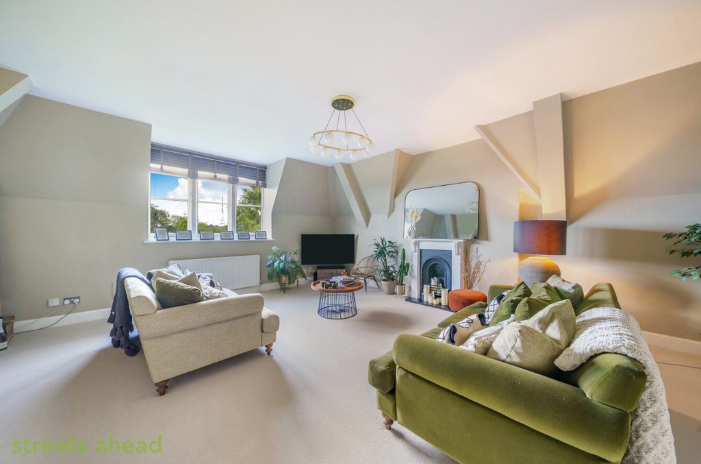 Property photo 2 of 18 96E5202B-0629-403...