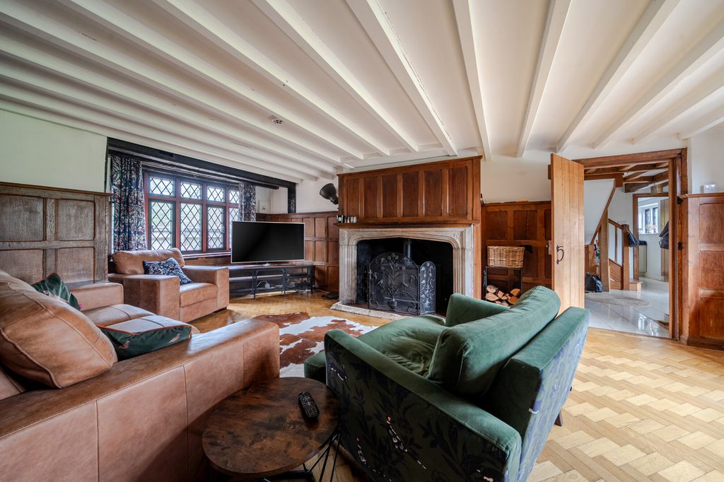 Property photo 2 of 28