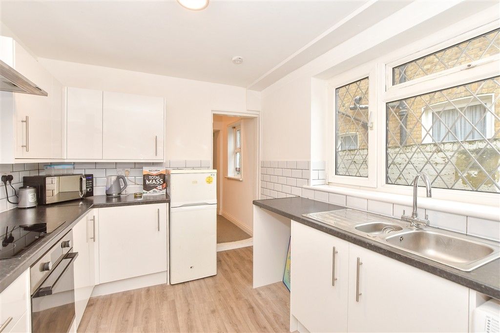 Property photo 1 of 10 Kitchen