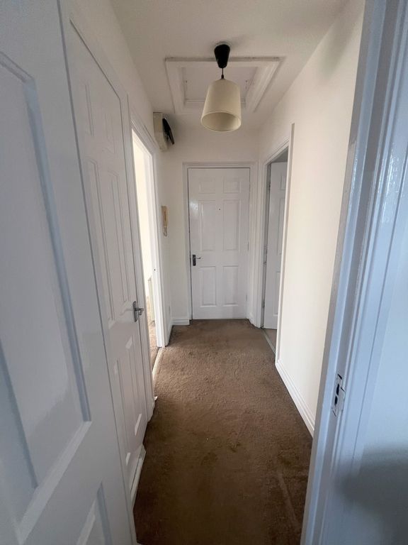 Property photo 2 of 10 Hall