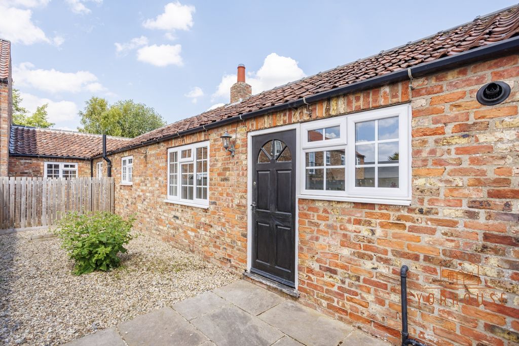 Property photo 1 of 10 12_Claxton_Grange__9