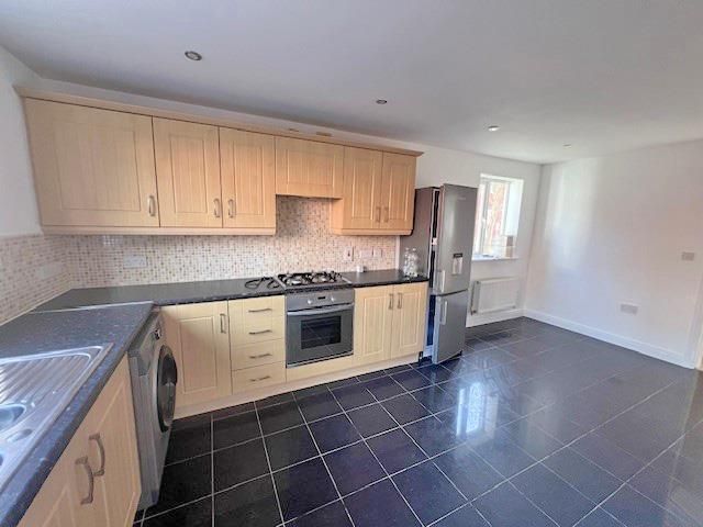 Property photo 2 of 15 7 Woodleigh Kitchen 2.Jpg