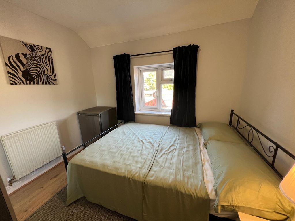 Property photo 2 of 4 Room