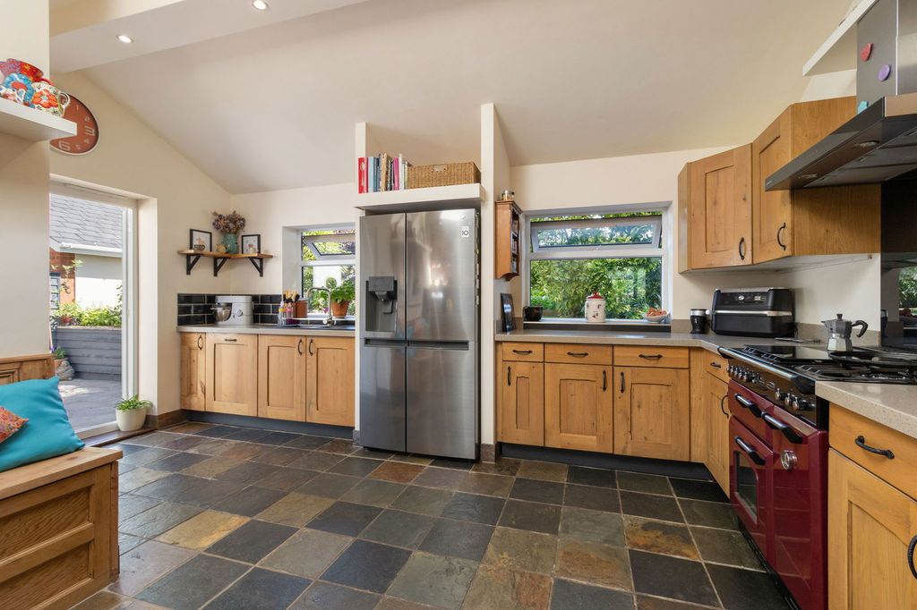 Property photo 2 of 23