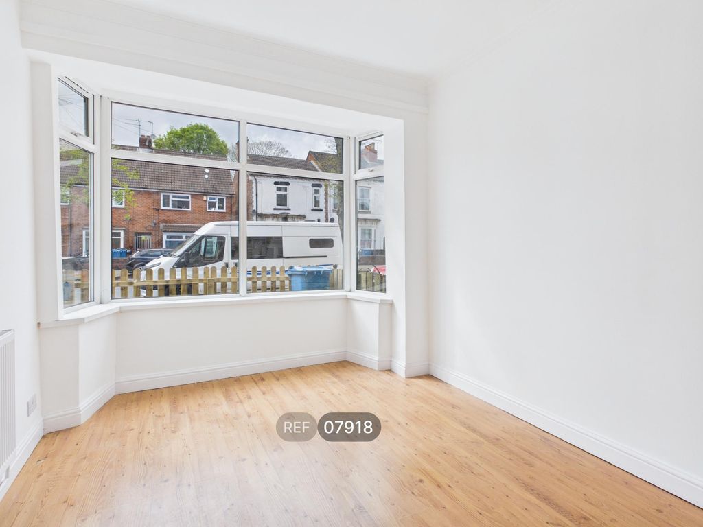 Property photo 2 of 35 Living Room