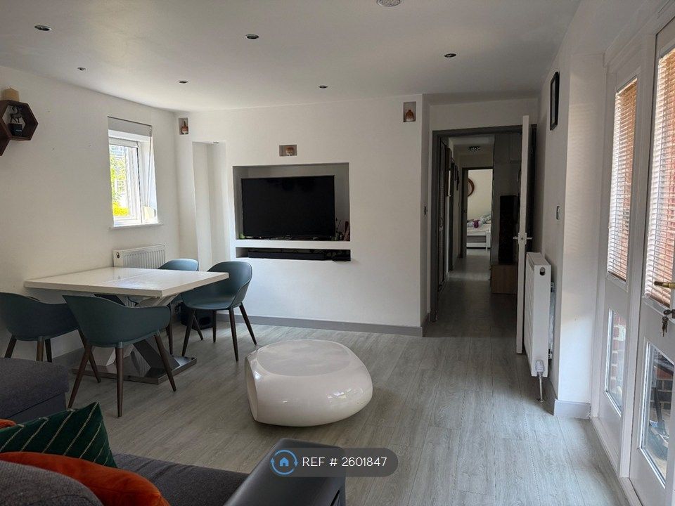 Property photo 2 of 18 Living Room With Extendable Table