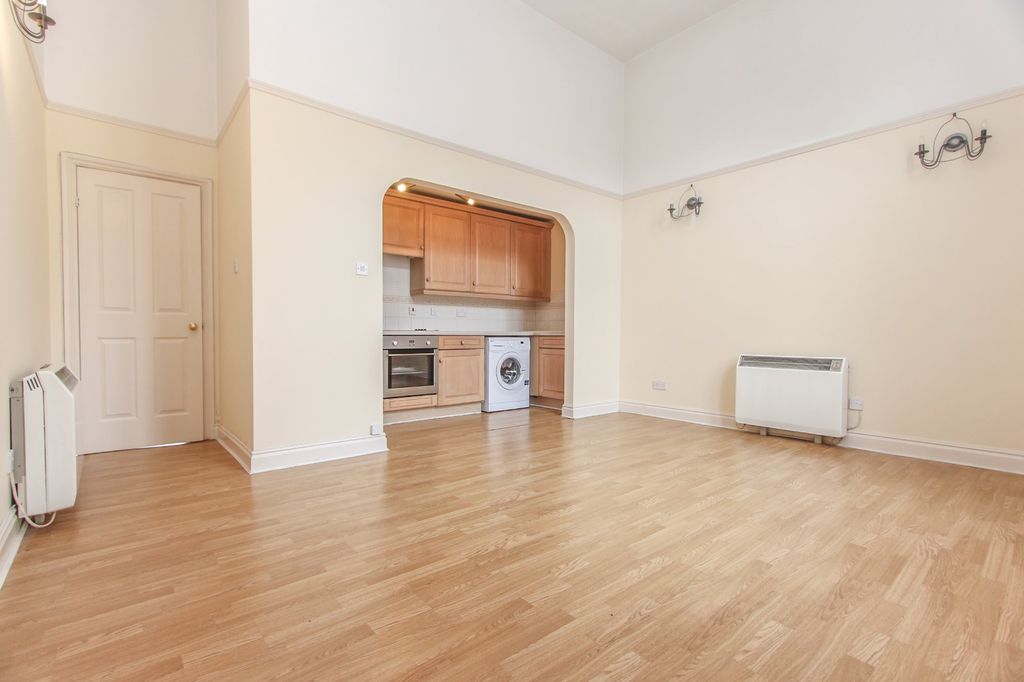 Property photo 2 of 10 Photo 03