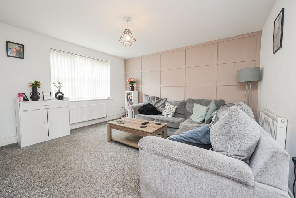 Property photo 2 of 15 5006831