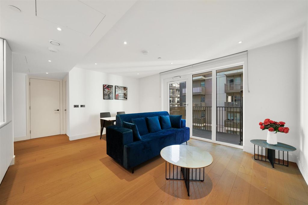 Property photo 3 of 18 48 Bowery Apartments, Fountain Park Way - Cwci1Bec